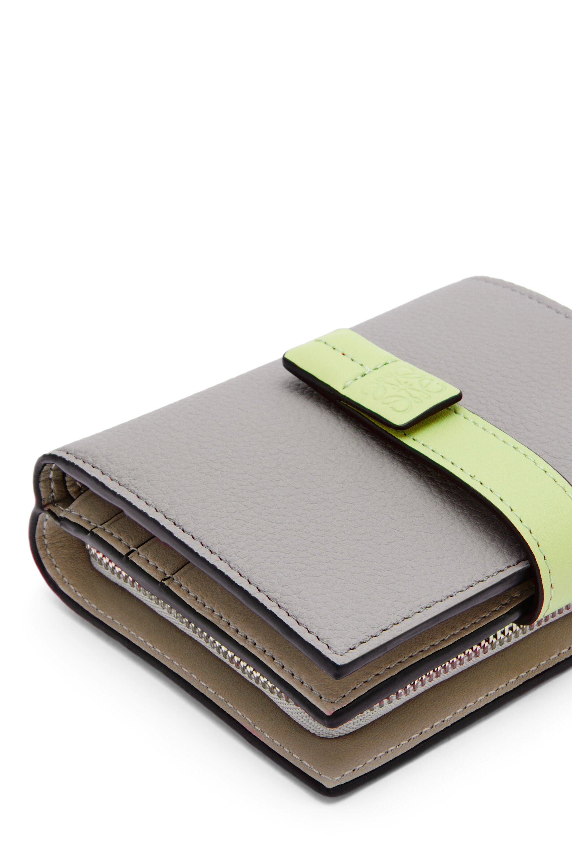Compact zip wallet in soft grained calfskin Pearl Grey/Light Pale Green