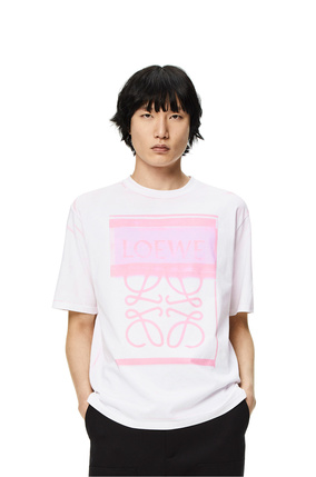 LOEWE Camiseta en algodón con anagrama estilo fotocopia Blanco/Rosa plp_rd