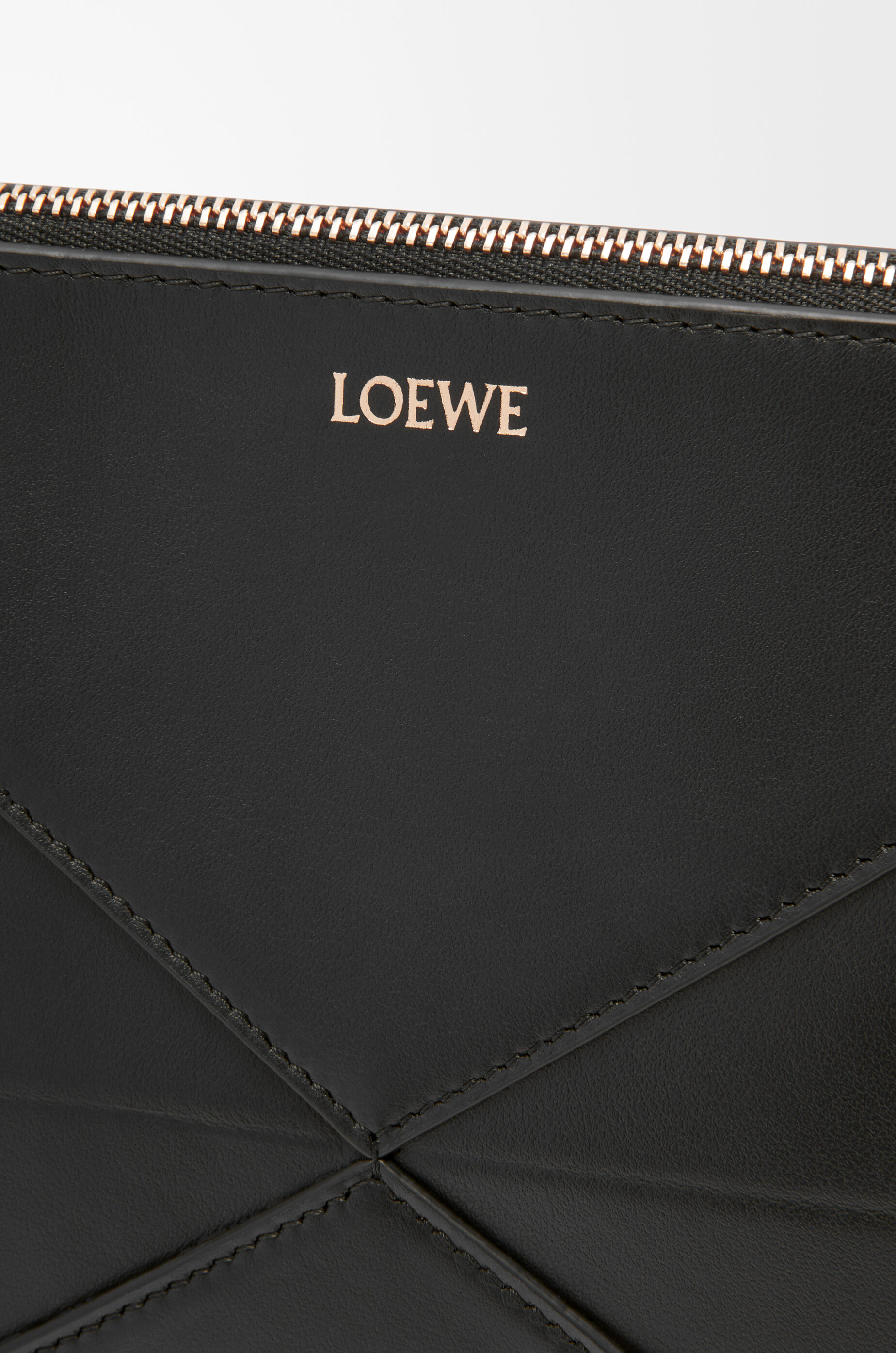 パズルフォルド ポーチ（シャイニーナパカーフ） ブラック - LOEWE