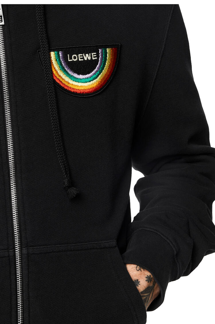 LOEWE Sudadera en algodón con capucha, cremallera y parche de arcoíris Negro Lavado pdp_rd