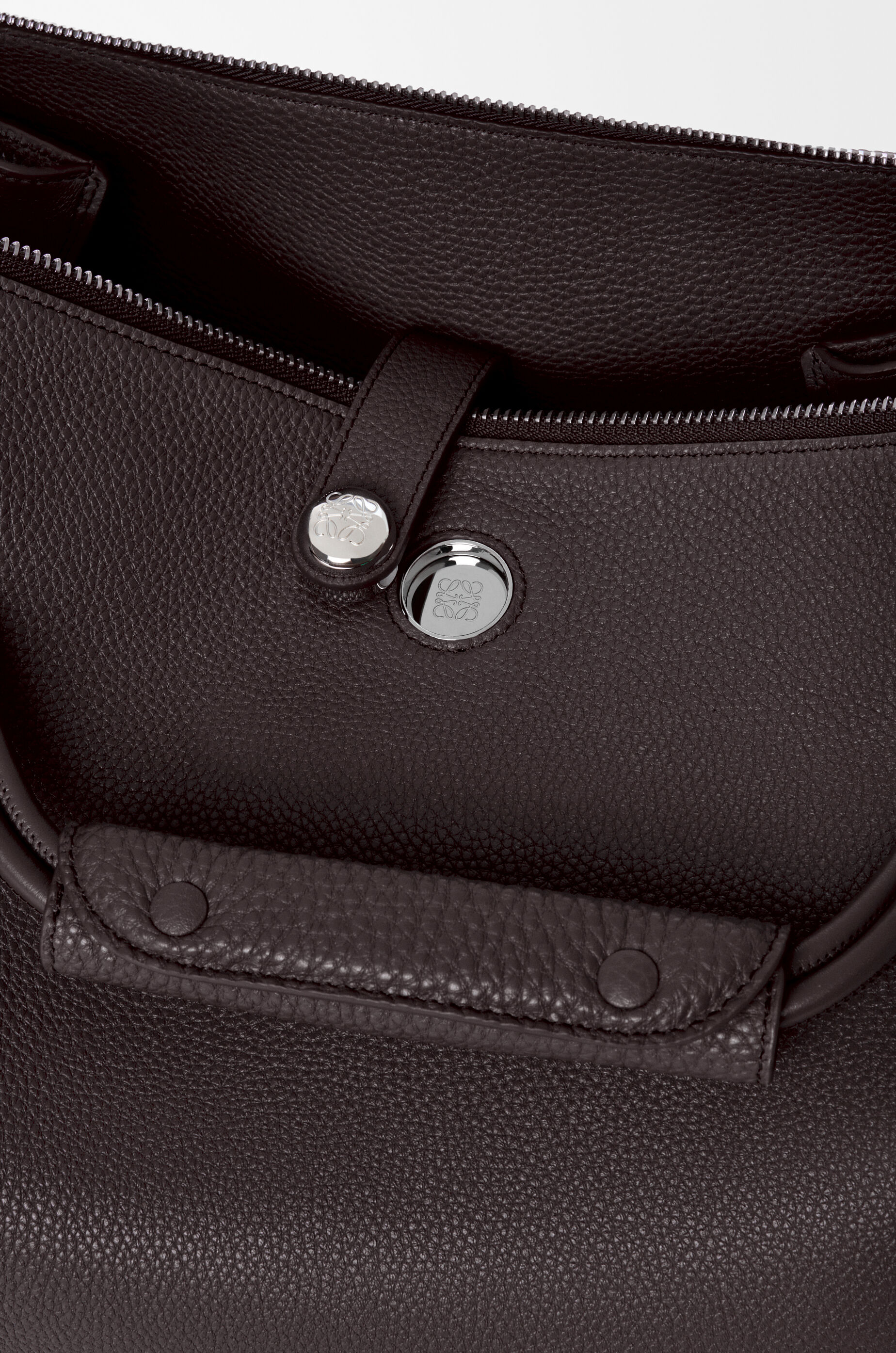 マドリードバッグ ラージ（サプルグレインカーフ） ブラウン - LOEWE