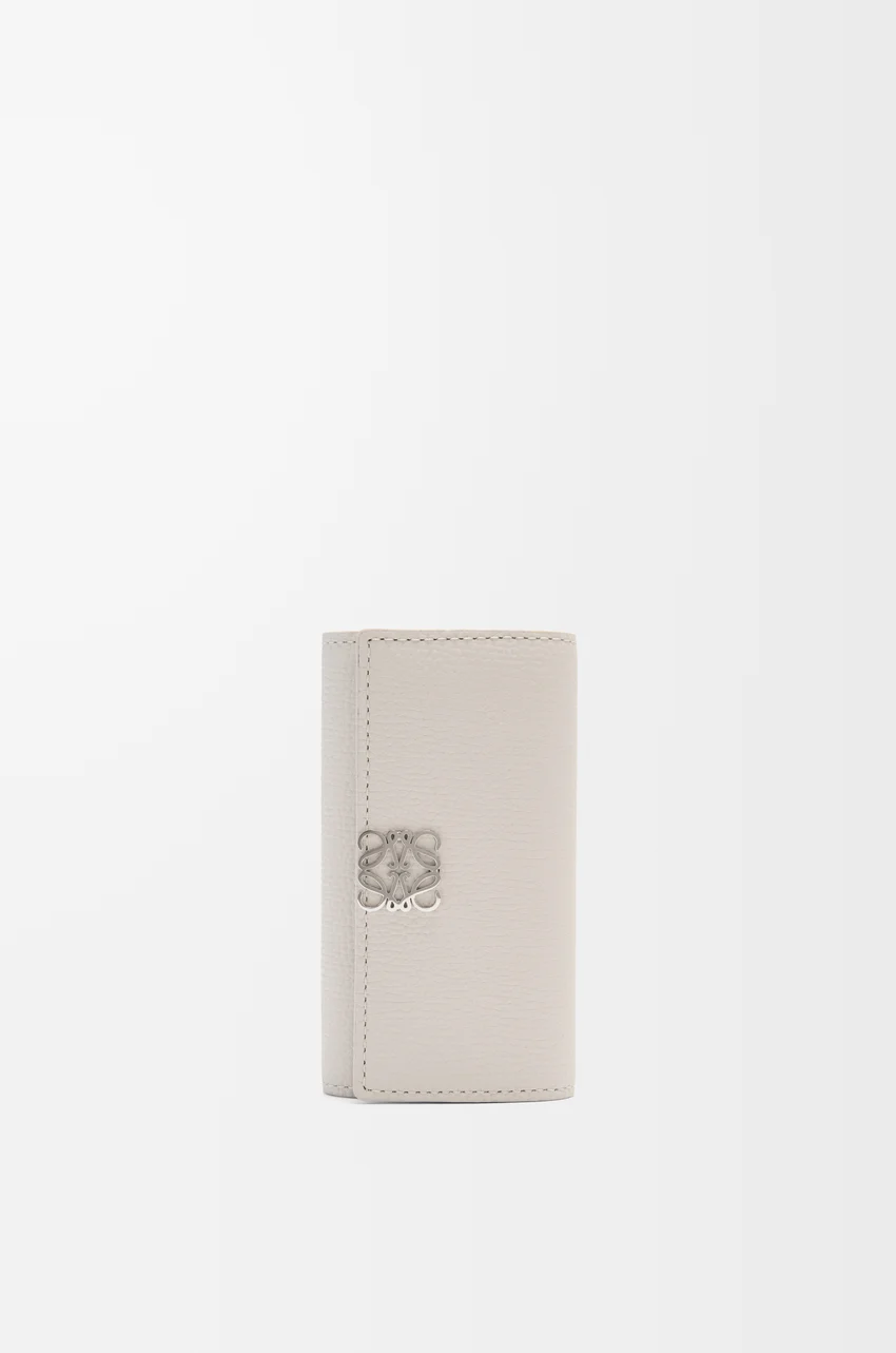 Anagram key case in pebble grained calfskin