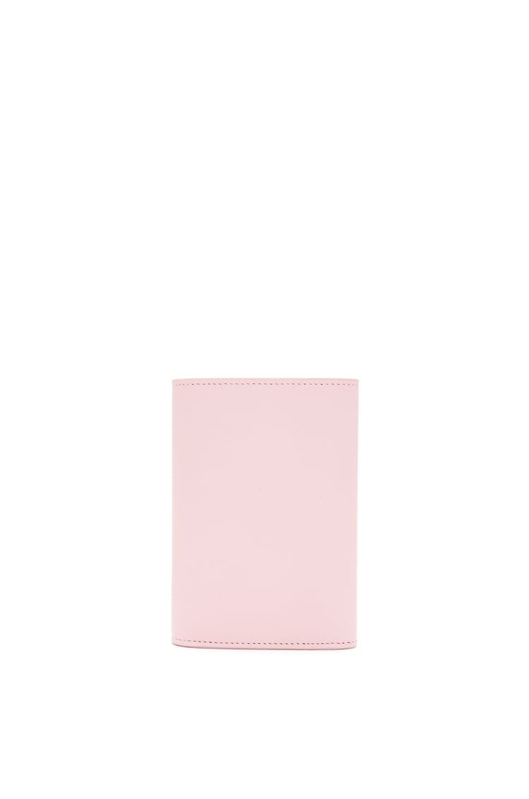 LOEWE ぺブル バーティカル ウォレット スモール（シャイニーナパカーフ） ブロッサム
