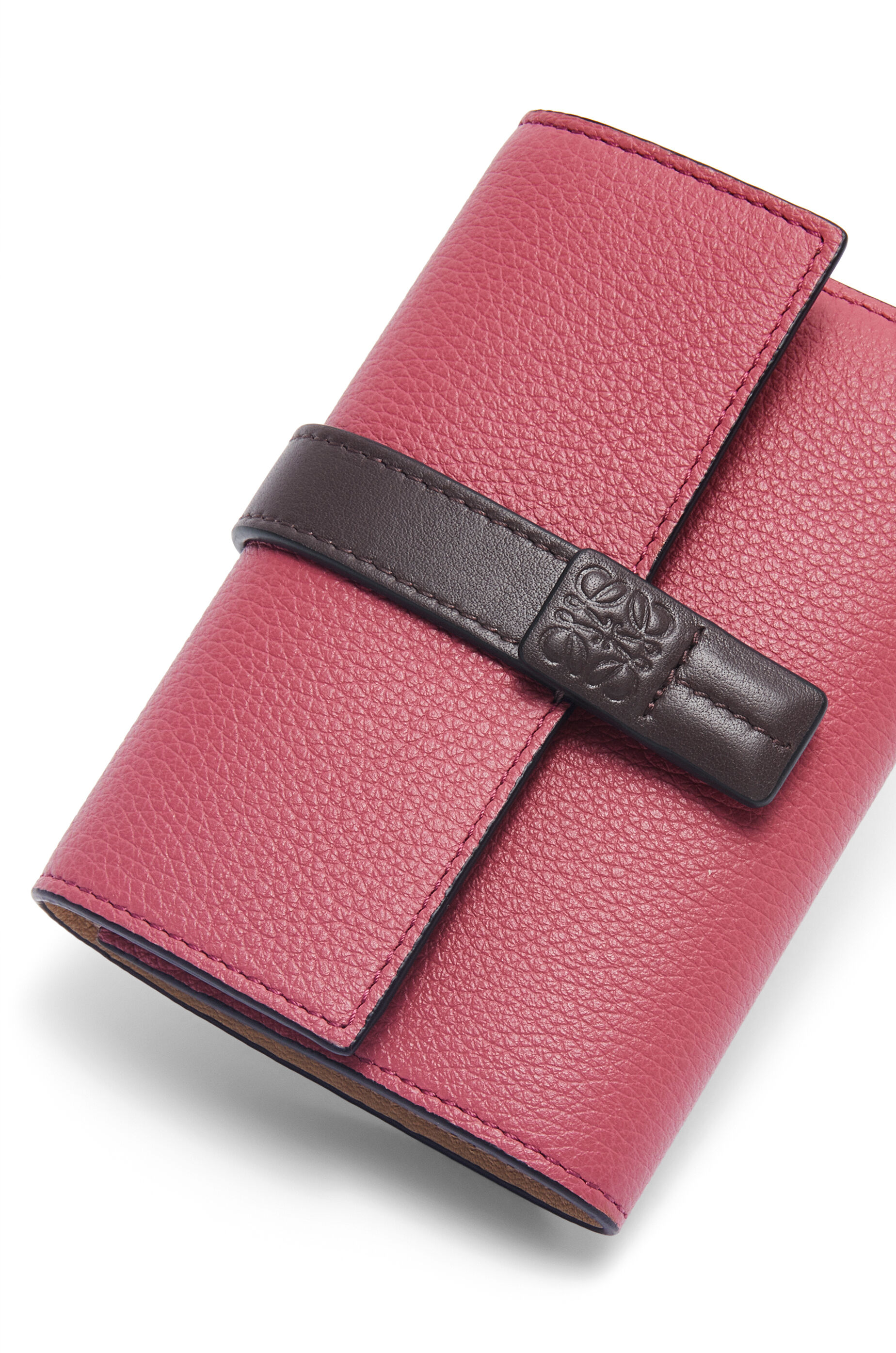 ✨️美品✨️ LOEWE アナグラム バーティカルウォレット レザー ピンク ✨極美品 現行商品✨ LOEWE 折り財布 バーティカルウォレット