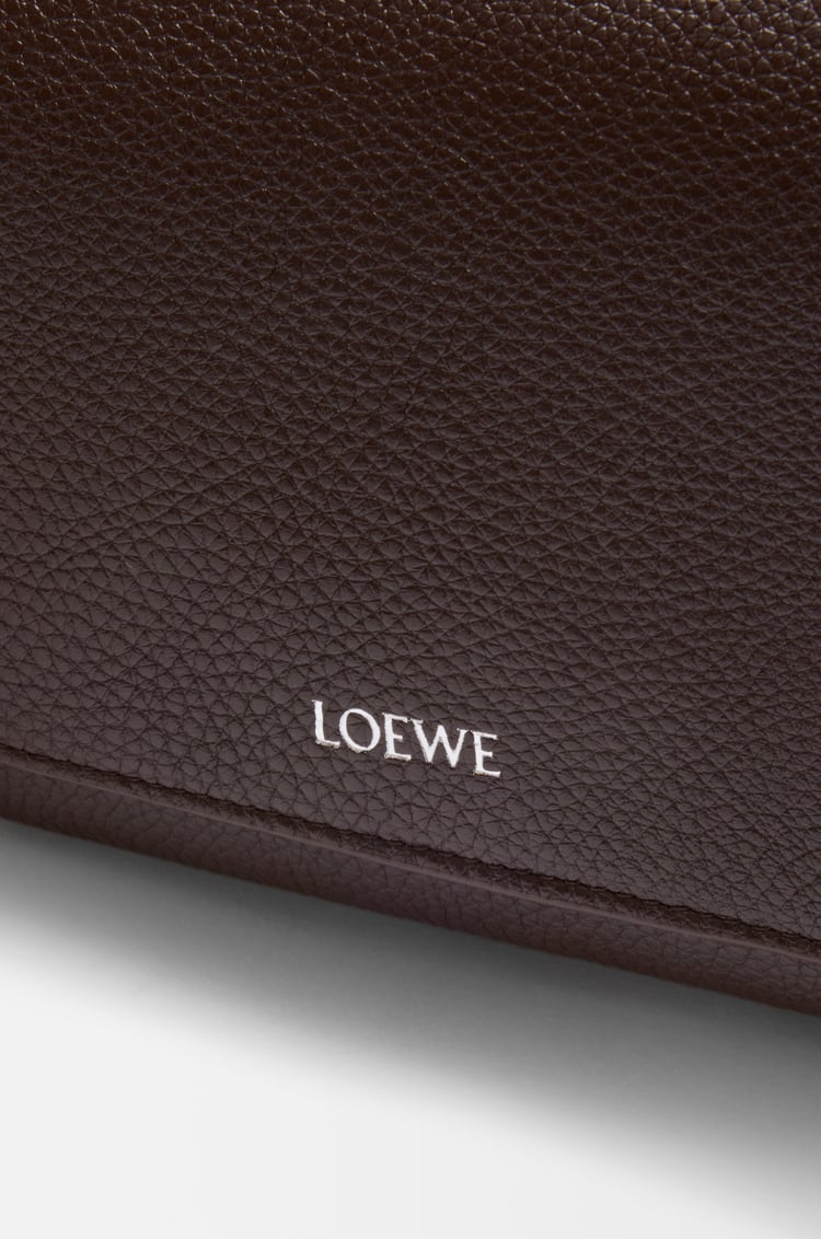 LOEWE ペブル メッセンジャーバッグ スモール（サプルグレインカーフ） オックスブラッド