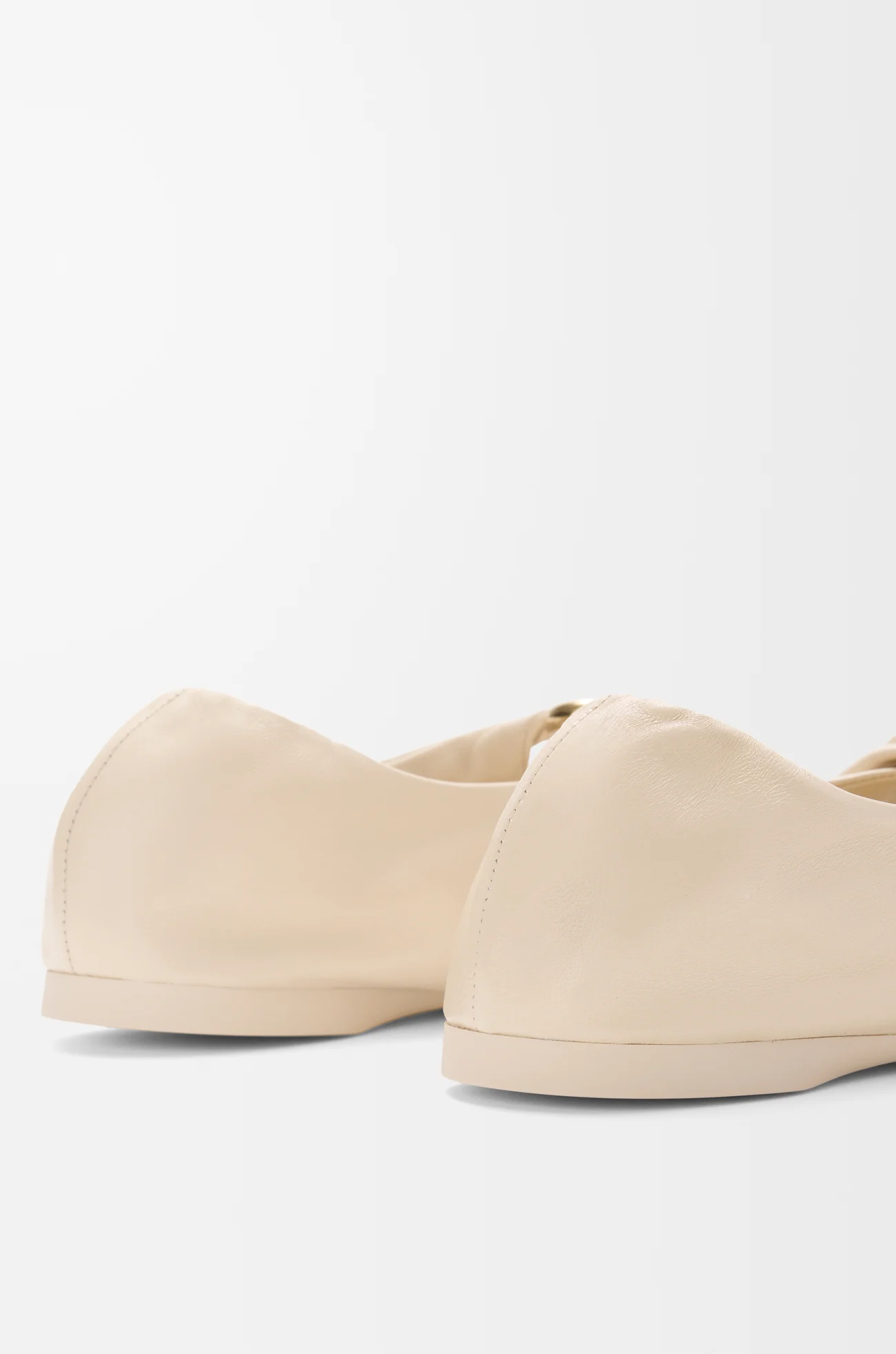 LOEWE Pebble Soft ballerina in nappa lambskin Dough