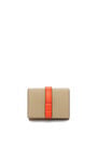 LOEWE Trifold wallet in soft grained calfskin 黏土綠/豔橘色