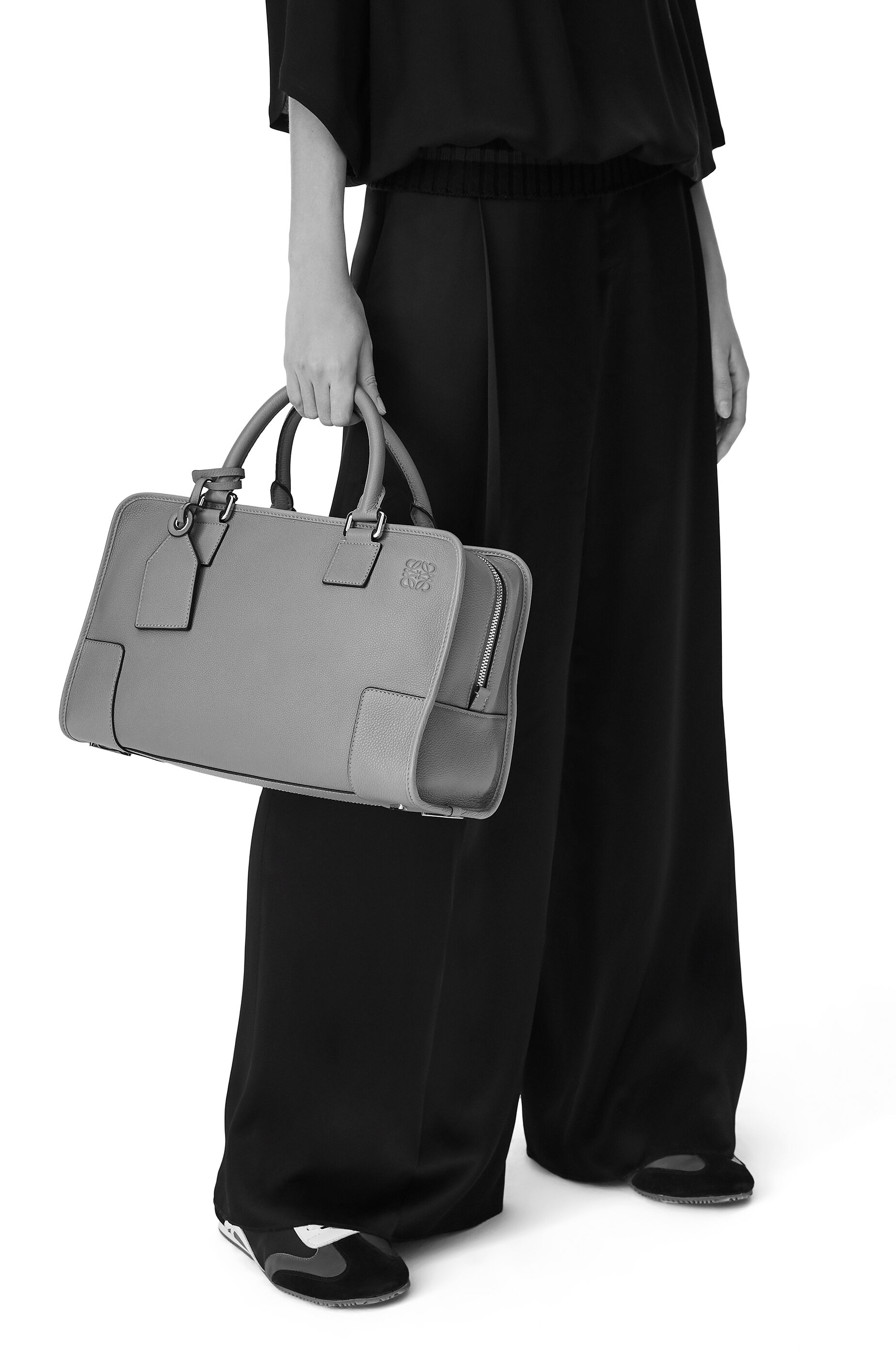 アマソナバッグ クラシック カーフスキン ミンク Loewe