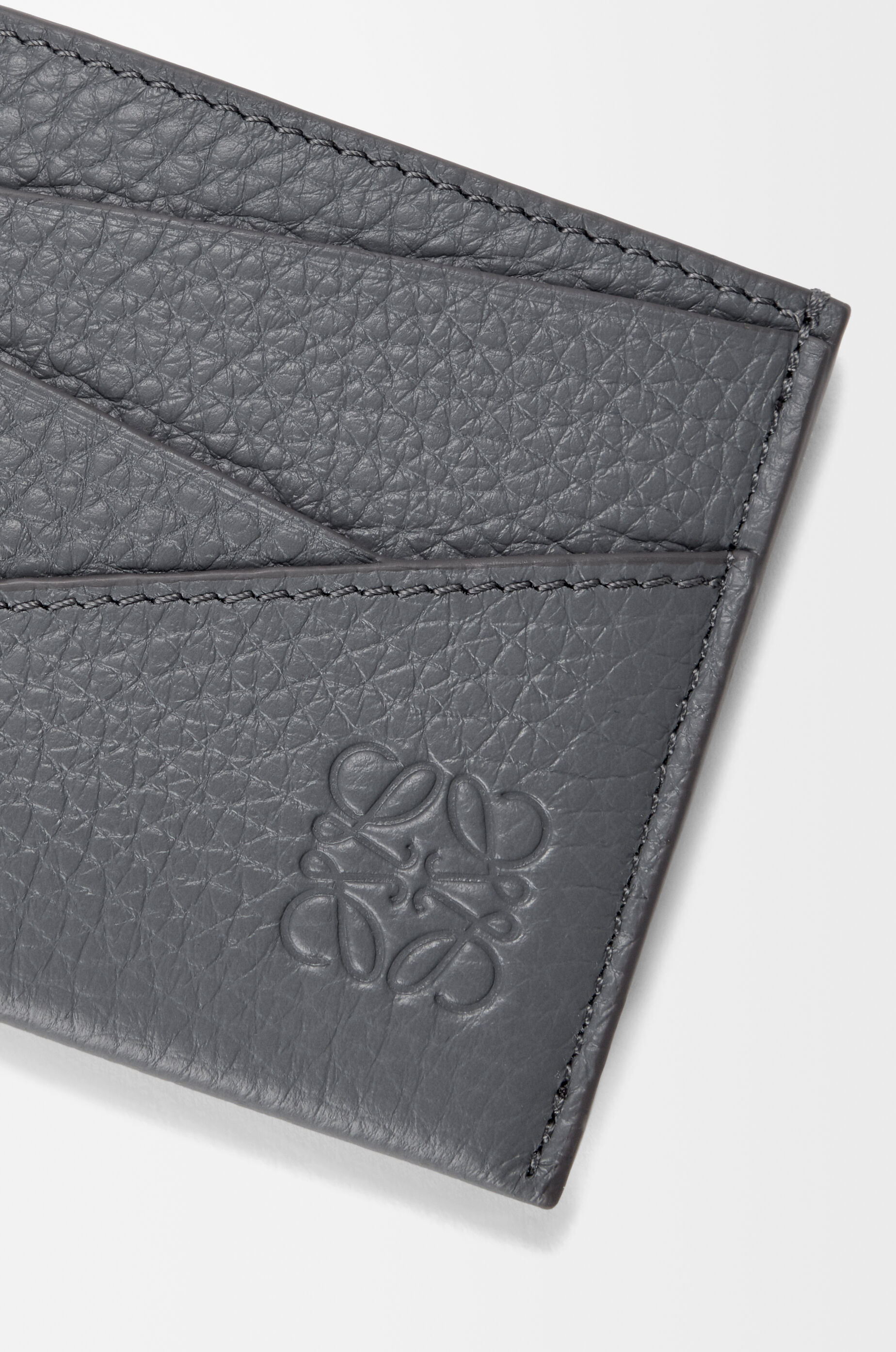 柔软粒面牛皮革Puzzle 扁平卡包灰色- LOEWE International official