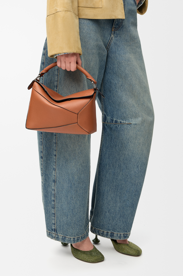 LOEWE Bolso Puzzle Edge pequeño en piel de ternera clásica Marrón Claro