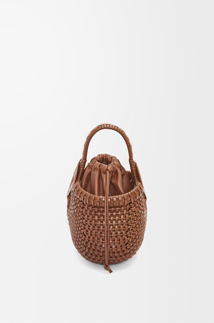 LOEWE Bolso cesta Diamond Round mini en piel de ternera Bronceado Oscuro