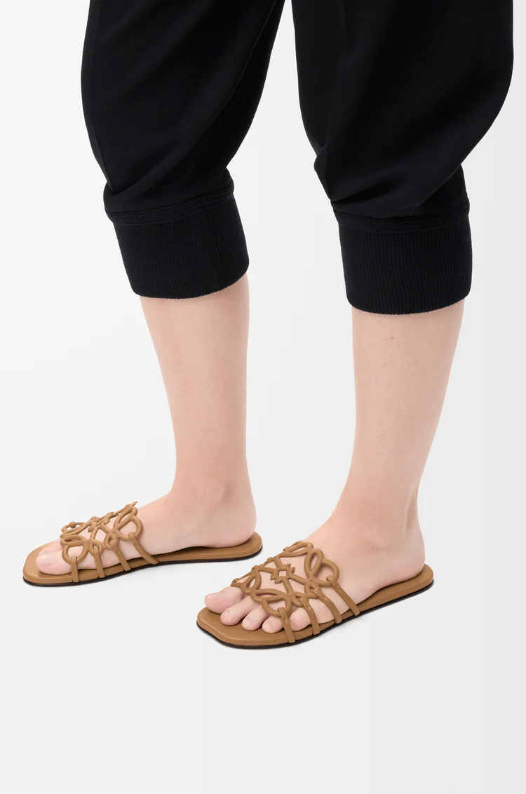 LOEWE Petal Anagram slide in soft calfskin Camel
