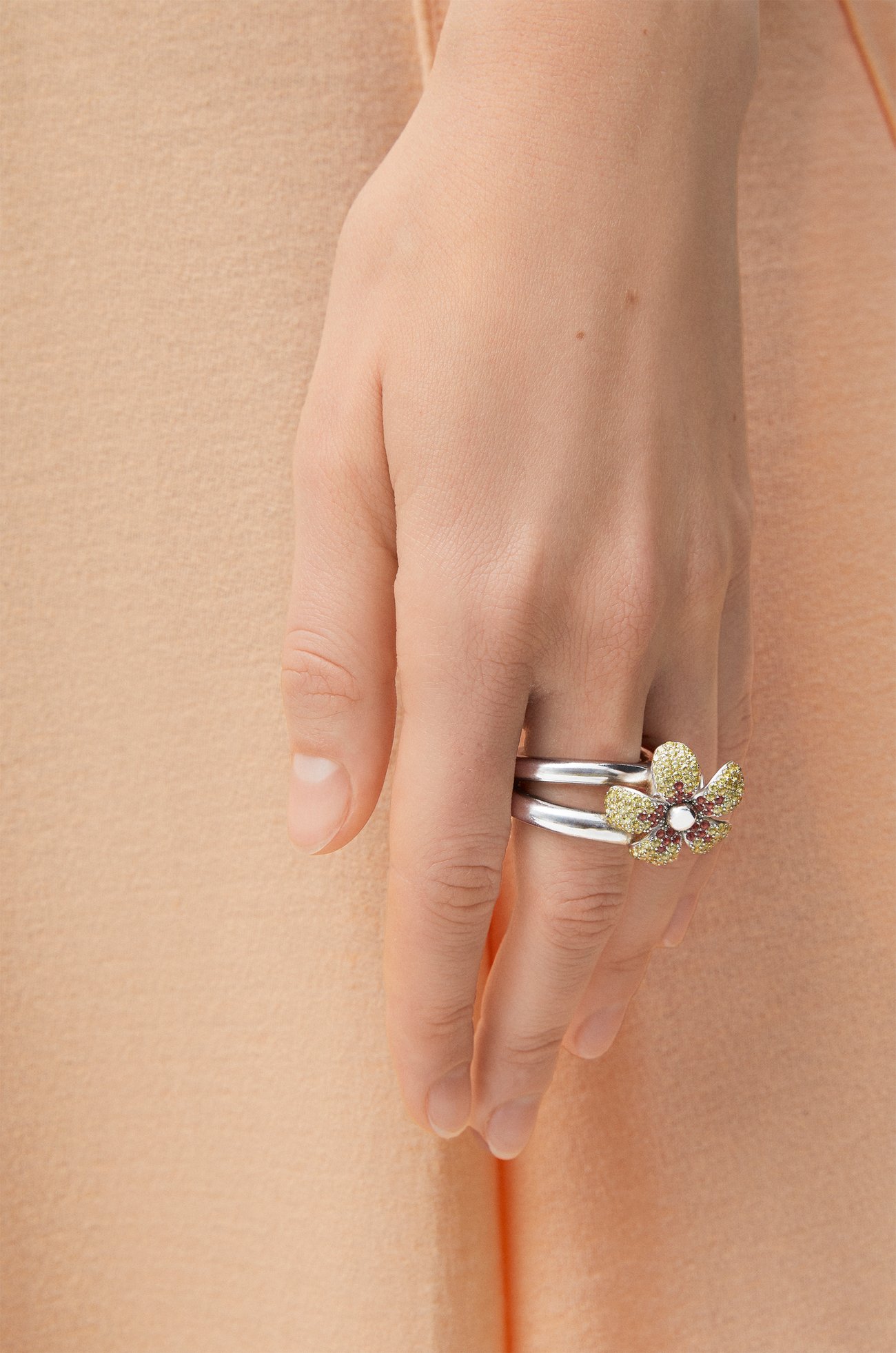 LOEWE Anillo Flor en plata de ley y cristales Amarillo/Plateado