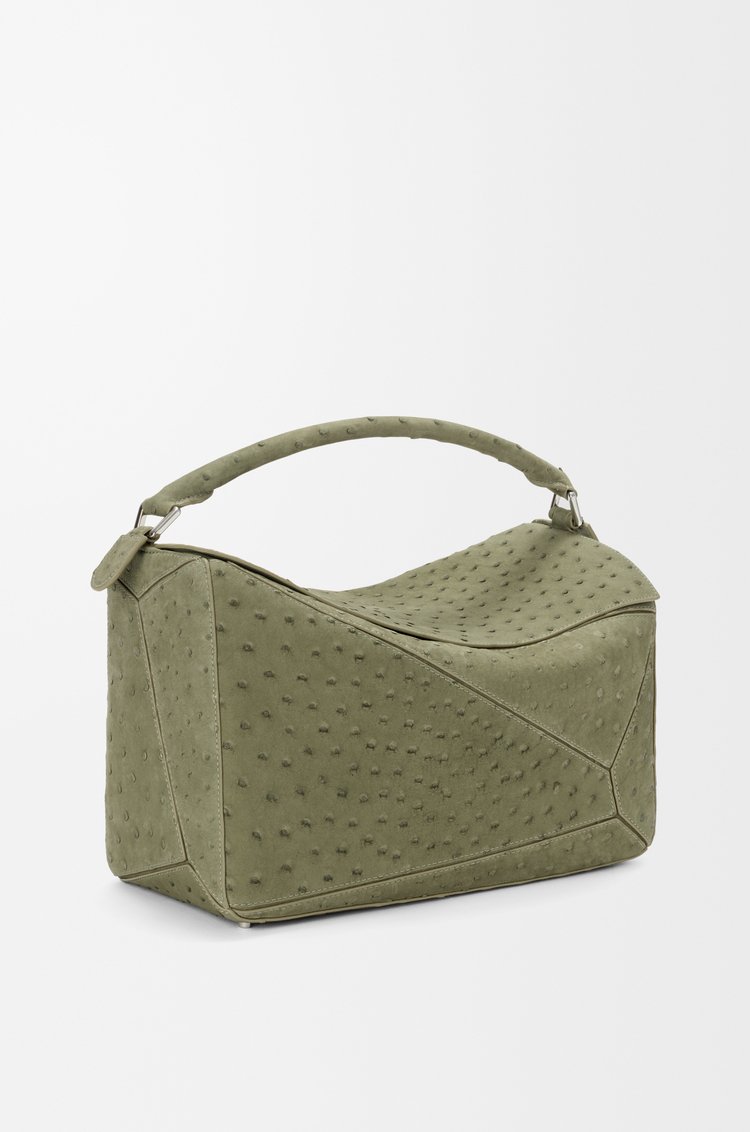 LOEWE Große Puzzle Tasche aus Nubuk-Straußenleder Eukalyptusgrün
