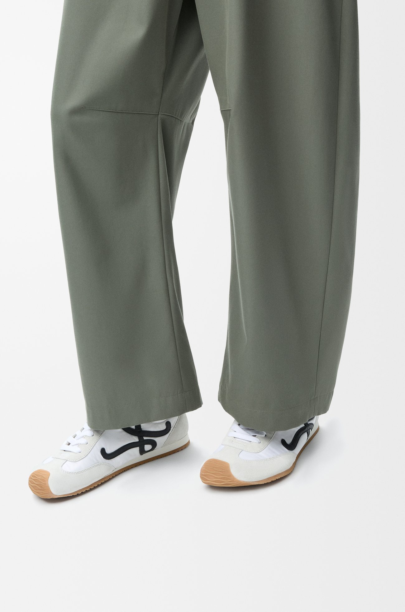 LOEWE バレエランナー 2.0（ナイロン&カーフ） ホワイト/ブラック