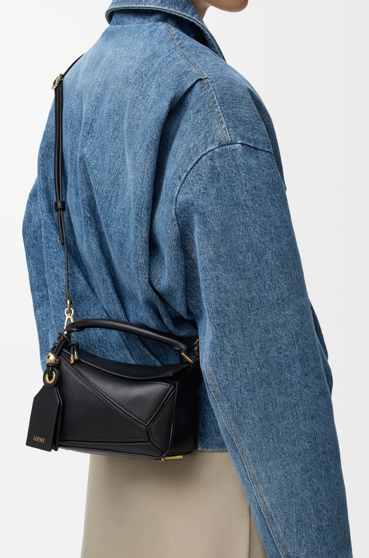 LOEWE Bolso Featherlight Puzzle mini en piel napa de cordero Negro