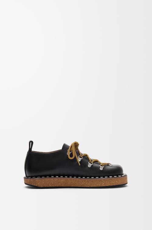 LOEWE Souliers à lacets Rivet en cuir de veau tanné végétal Noir