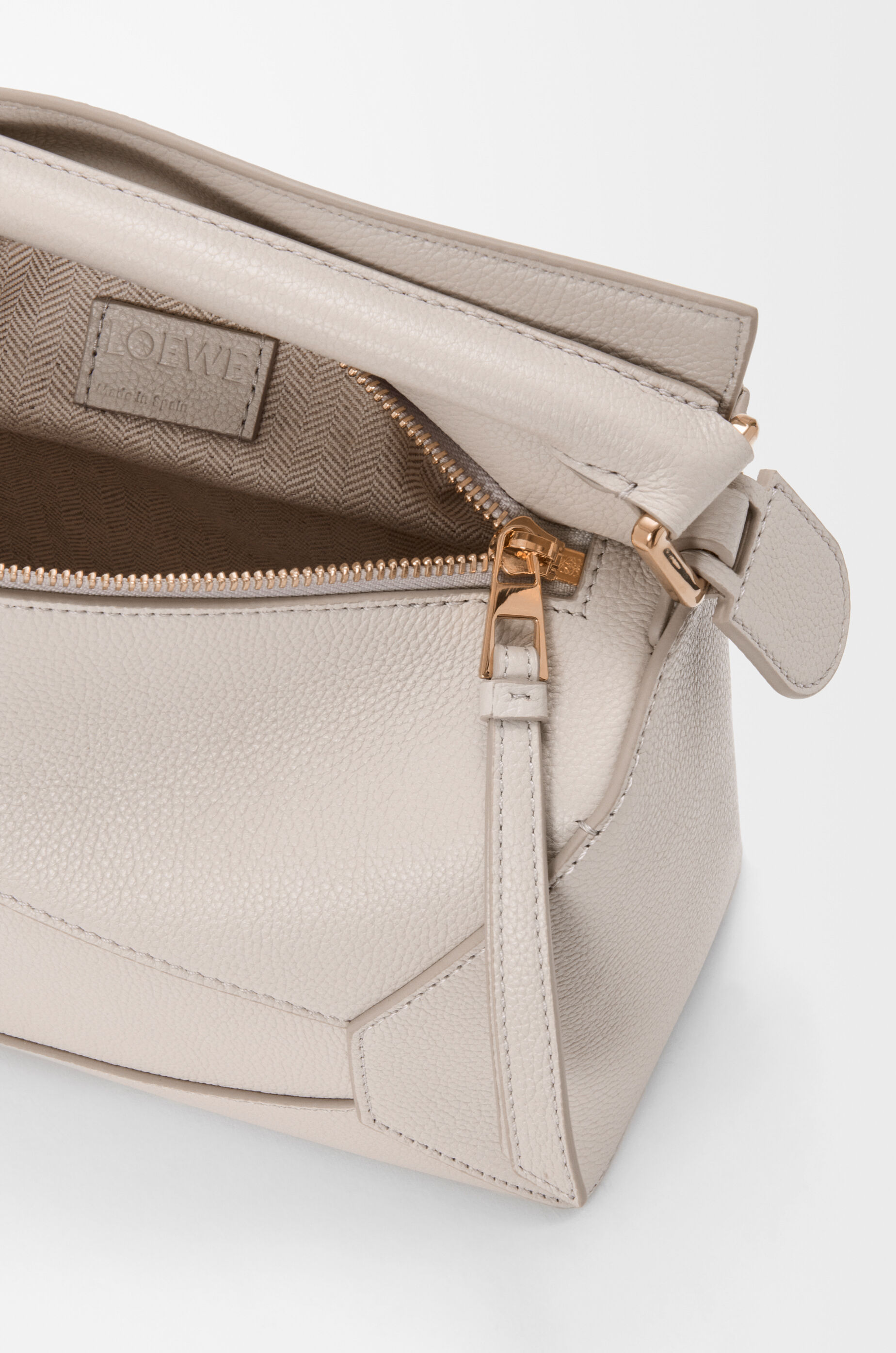 パズルエッジ バッグ スモール（ソフトグレインカーフ） グレー - LOEWE