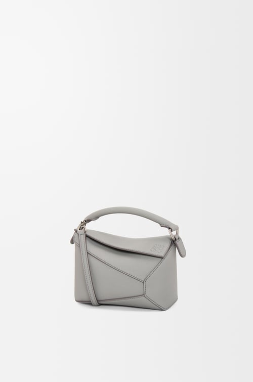 LOEWE Bolso Puzzle mini en piel de ternera Gris Perla