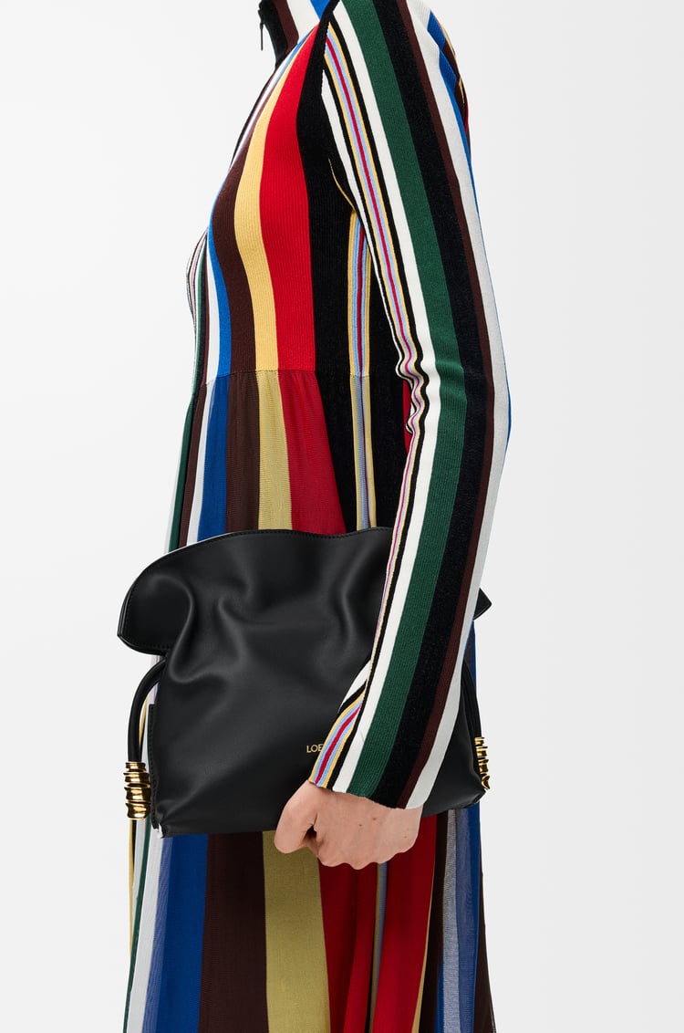 LOEWE Bolso Flamenco clutch Coil mini en piel napa de ternera Negro