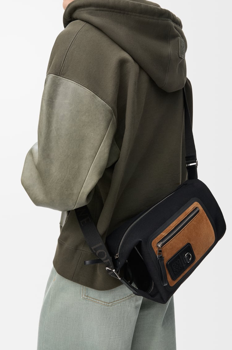 LOEWE Flex Loop 小型帆布和麂皮水桶包 黑色/深金色