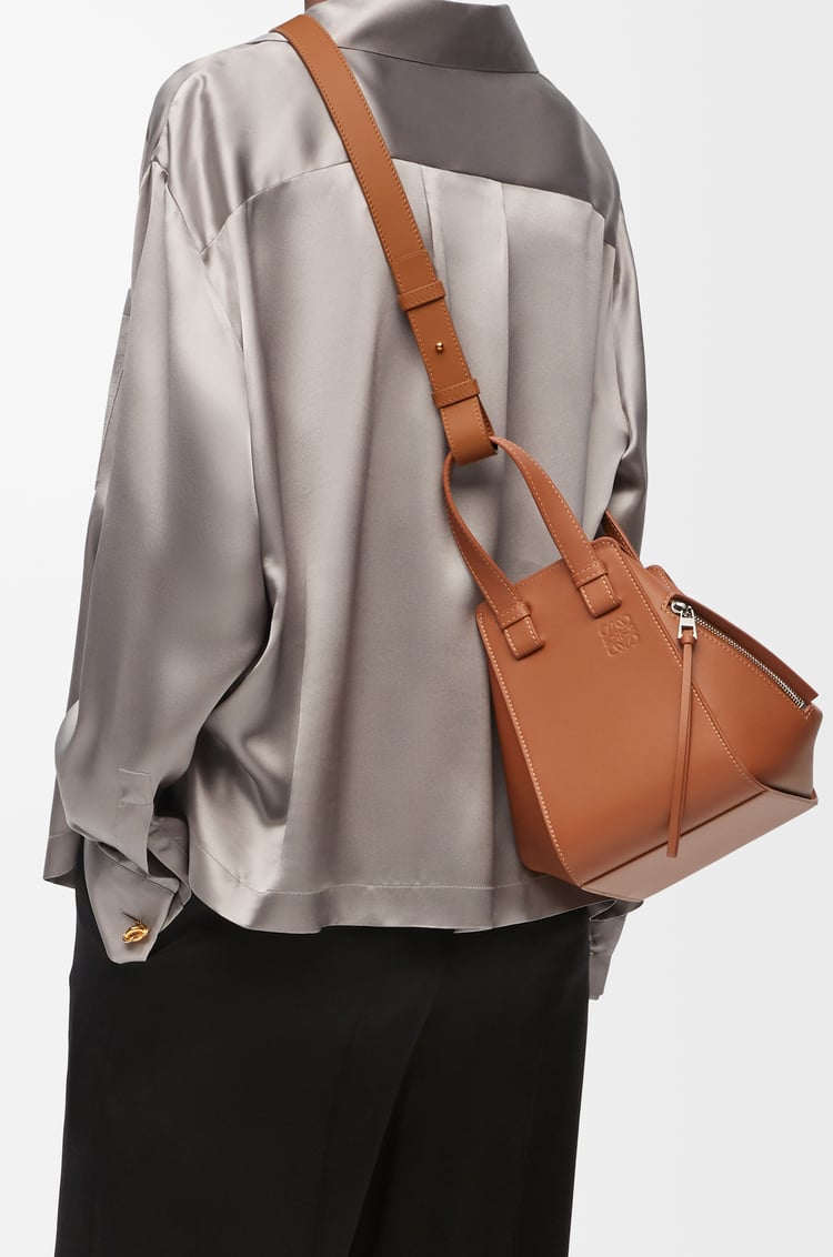 LOEWE Compact Hammock bag in classic calfskin Tan