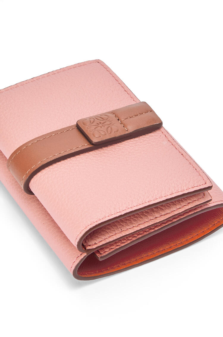 LOEWE Trifold wallet in soft grained calfskin Blossom/Tan