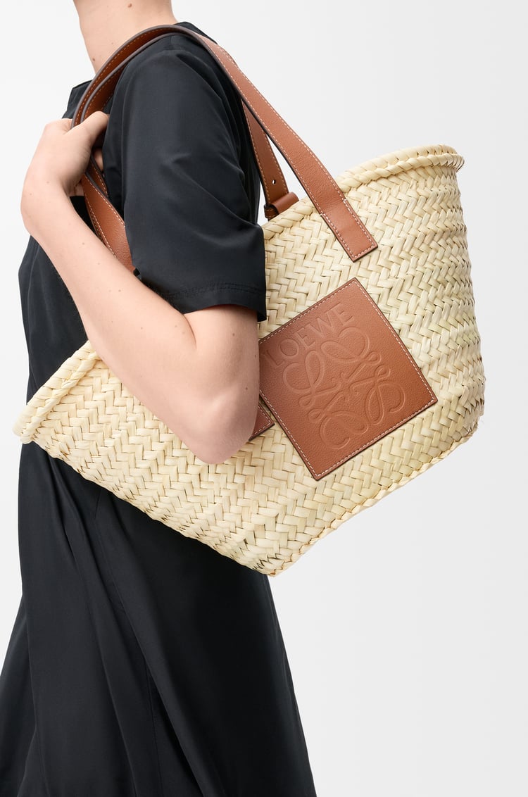 LOEWE Basket bag in palm leaf and calfskin Natural/Tan