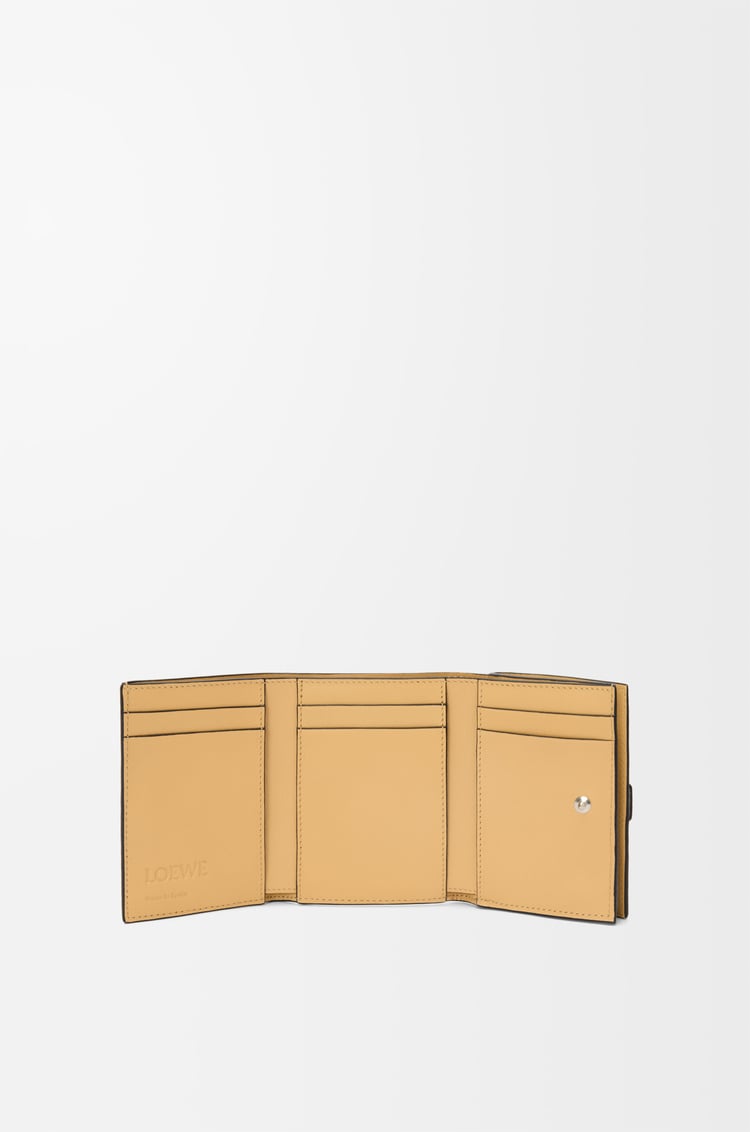 LOEWE Cartera con tres pliegues en piel de ternera Gris Valva/Eucalipto