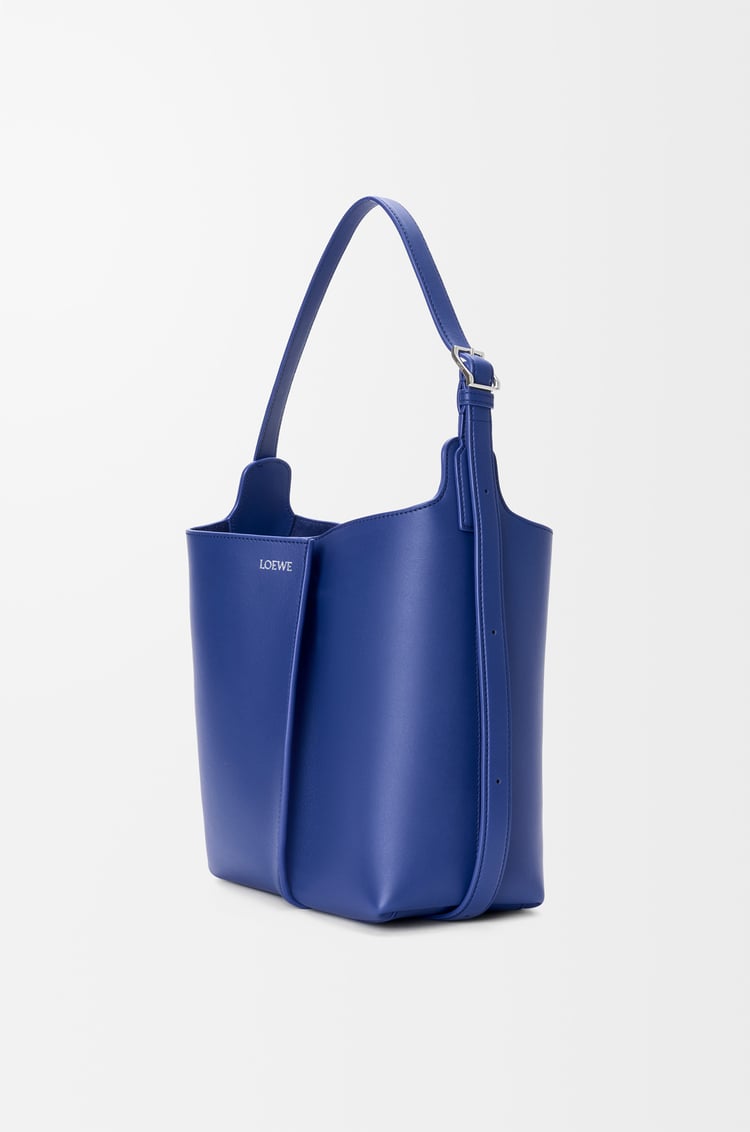 LOEWE Bolso Bilbao bucket mediano en piel de ternera lisa Azul Estelar
