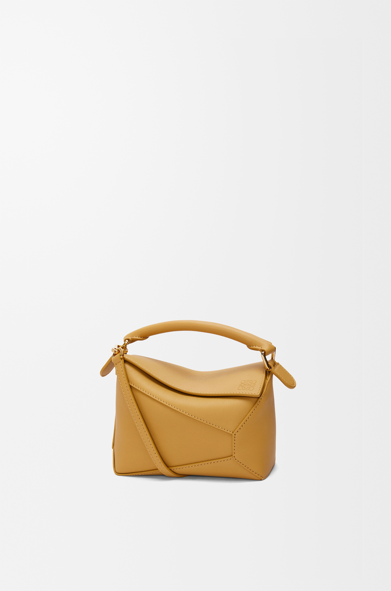 LOEWE Bolso Puzzle mini en piel de ternera Sáhara