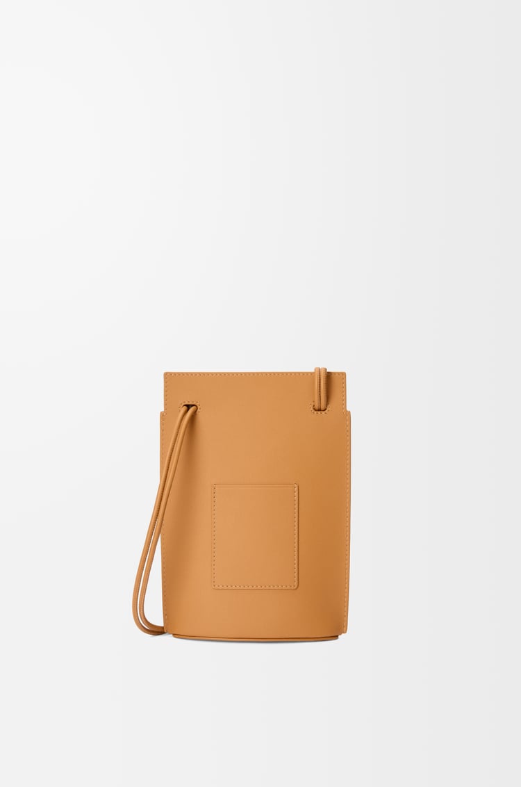 LOEWE Pebble Dice pocket in classic calfskin Warm Desert