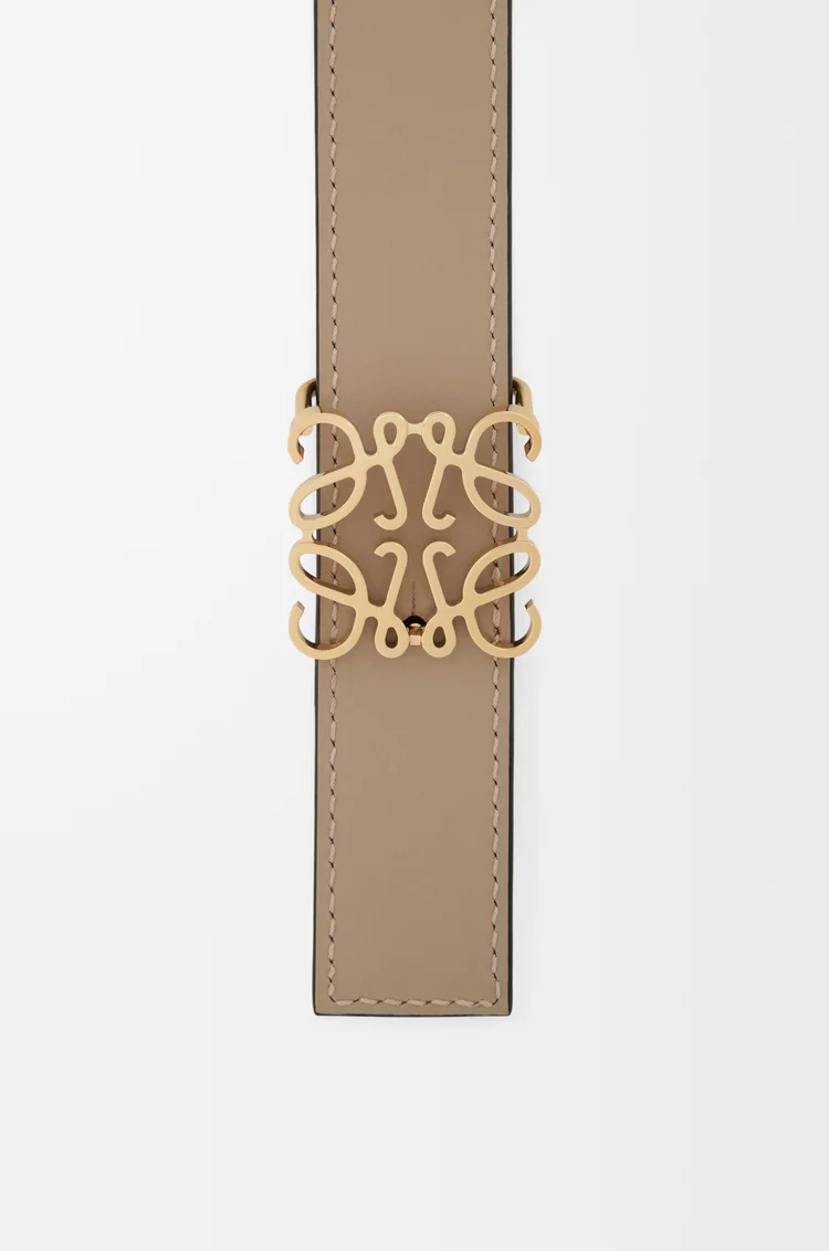 LOEWE Cinturón reversible Anagram en piel de ternera lisa Brownie Oscuro/Arcilla