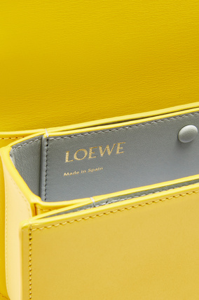 LOEWE Bolso Goya pequeño en piel seda Amarillo
