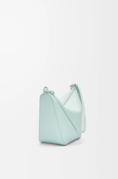 LOEWE ハンモック ホーボーバッグ ミニ（クラシックカーフ） フローズン