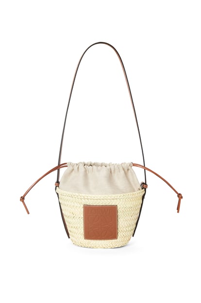 LOEWE Drawstring bucket bag in palm leaf and calfskin Natural/Tan plp_rd