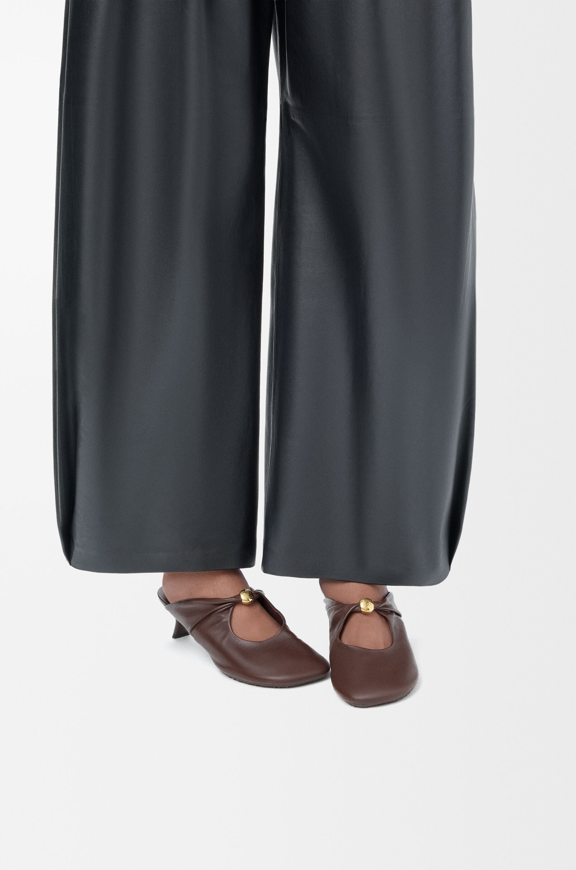 お値下げ中！！　ohga スムースレザーミュール　Mサイズ　新品未使用♡ ペブル ソフト ミュール（ナパラム） レッド - LOEWE