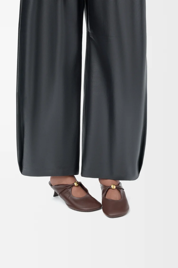 LOEWE Sabot Pebble in morbida nappa di agnello Brownie