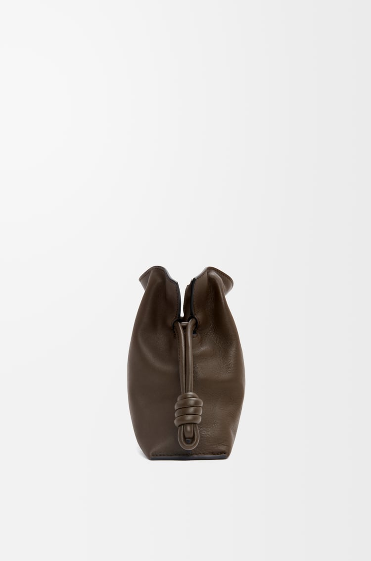 LOEWE 迷你納帕小牛皮 Flamenco 手拿包 巧克力色