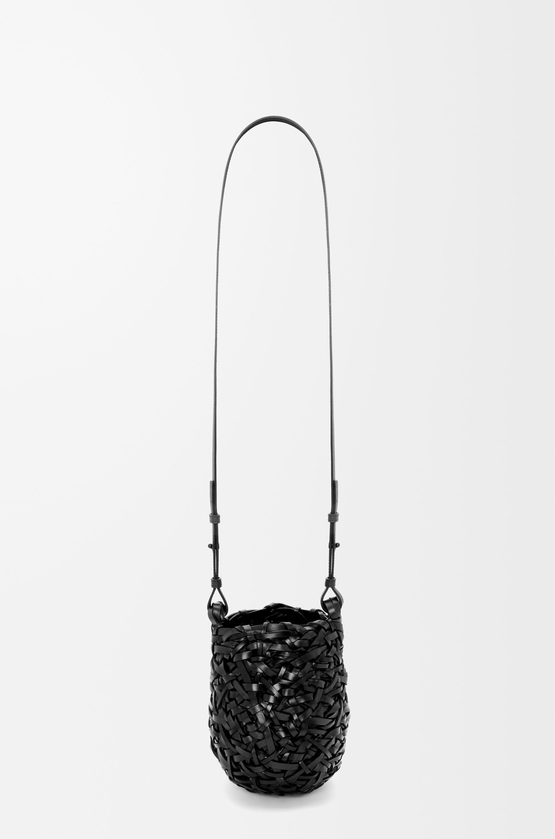 ネスト バスケットバッグ スモール（カーフ） ブラック - LOEWE Japan