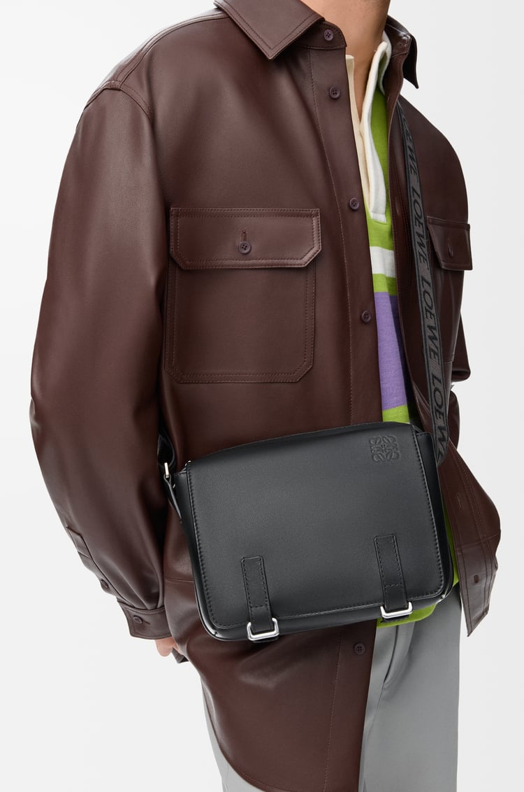 LOEWE ミリタリー メッセンジャーバッグ XS（ソフトグレインカーフ） ブラック