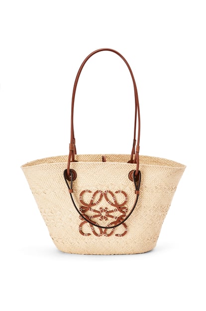 LOEWE Anagram Basket bag in iraca palm and calfskin Natural/Tan