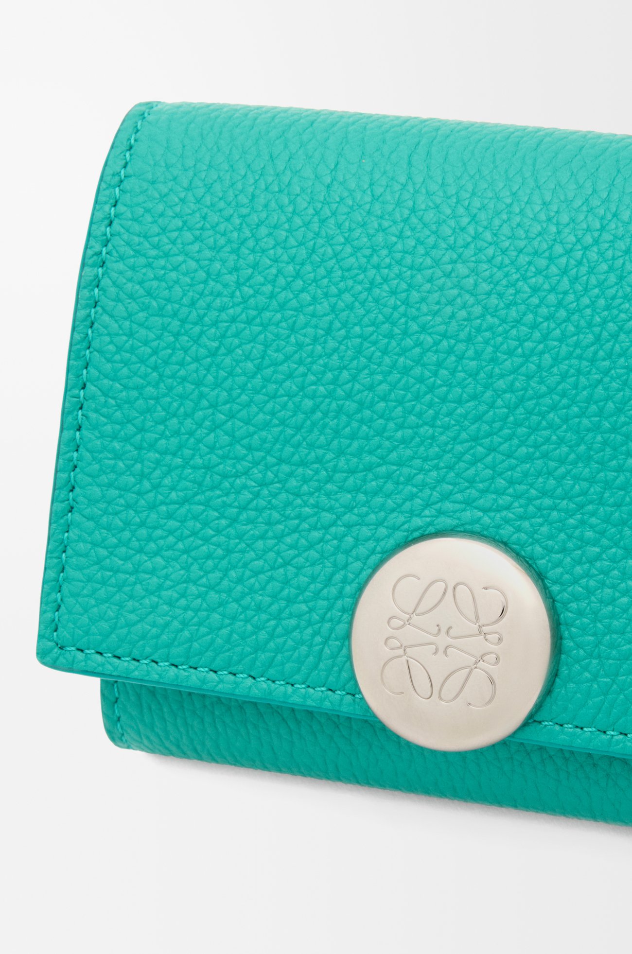 LOEWE Pebble trifold wallet in pebble grain calfskin Aquamarine