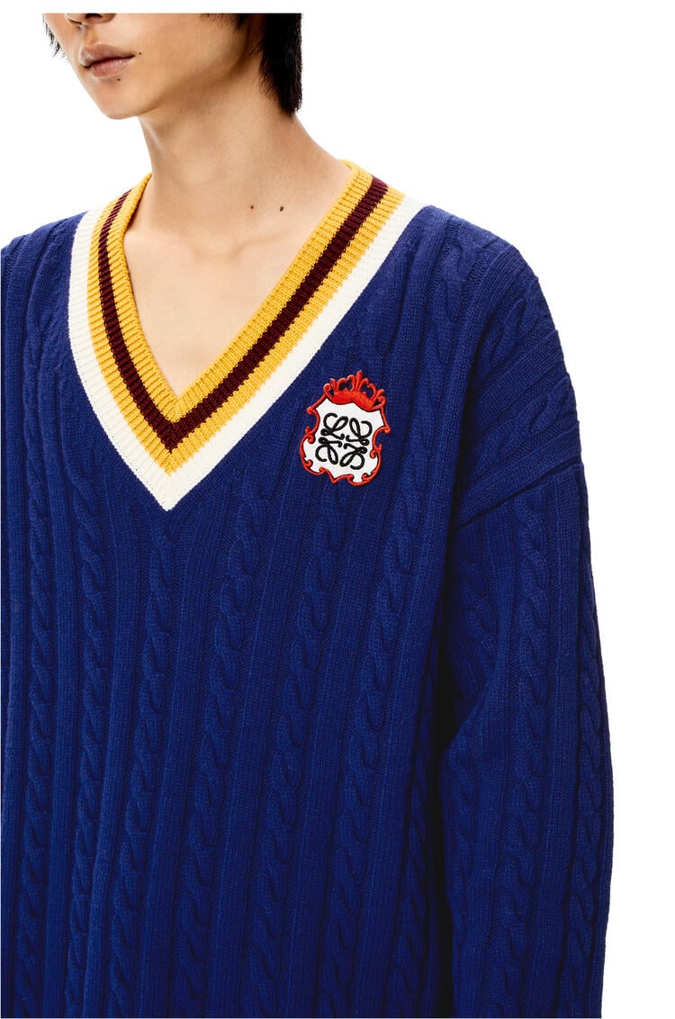 LOEWE Jersey de lana en punto de ochos con cuello de pico Azul pdp_rd