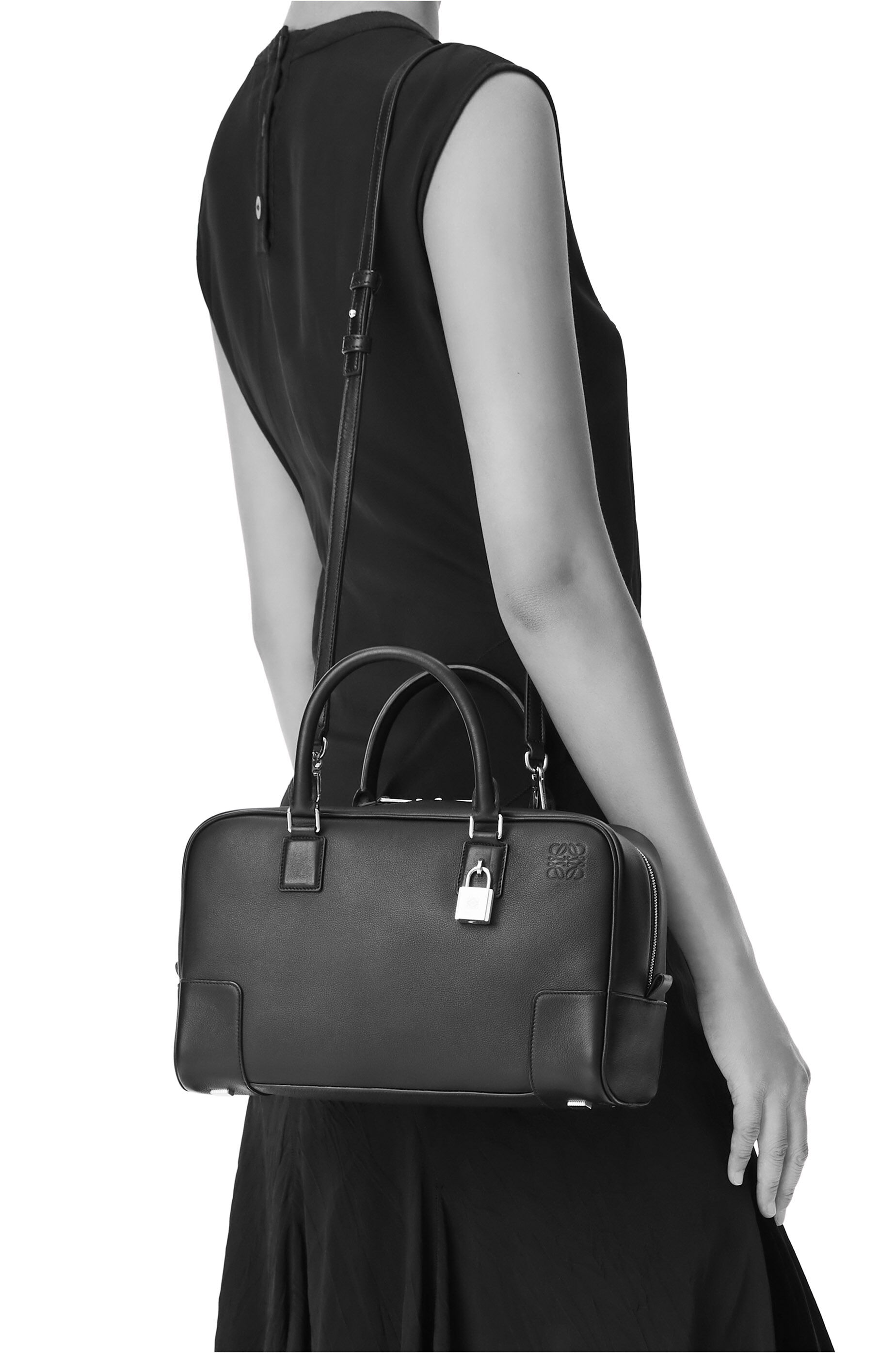 Bolso Amazona 28 en piel napa de ternera Azul Laguna - LOEWE