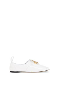 LOEWE Zapato derby suave en charol con anagrama Blanco