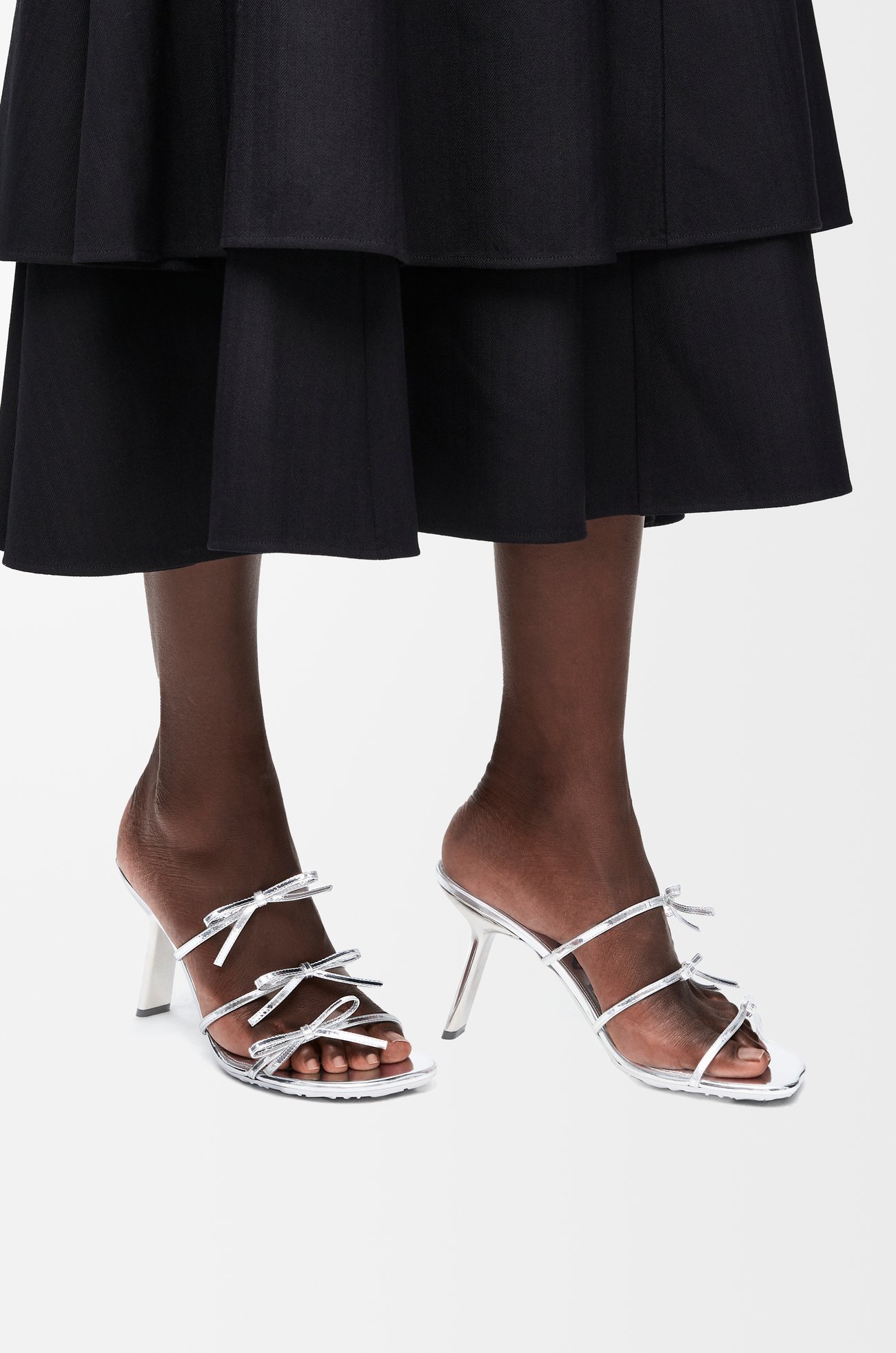 LOEWE ペタル サンダル（メタリックカーフ） シルバー