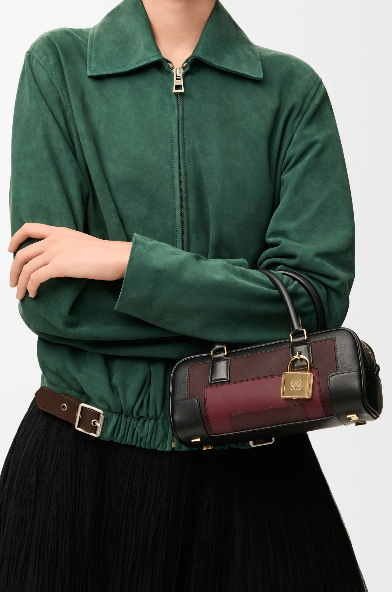 LOEWE 纳帕牛皮革 Amazona Cropped 23 手袋 Black/Burgundy