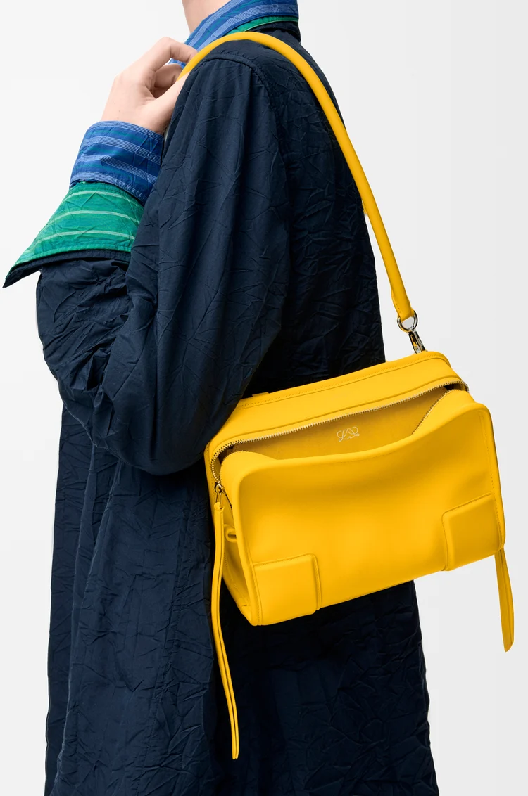 LOEWE Bolso Amazona 180 pequeño en piel de ternera suave Amarillo Margarita