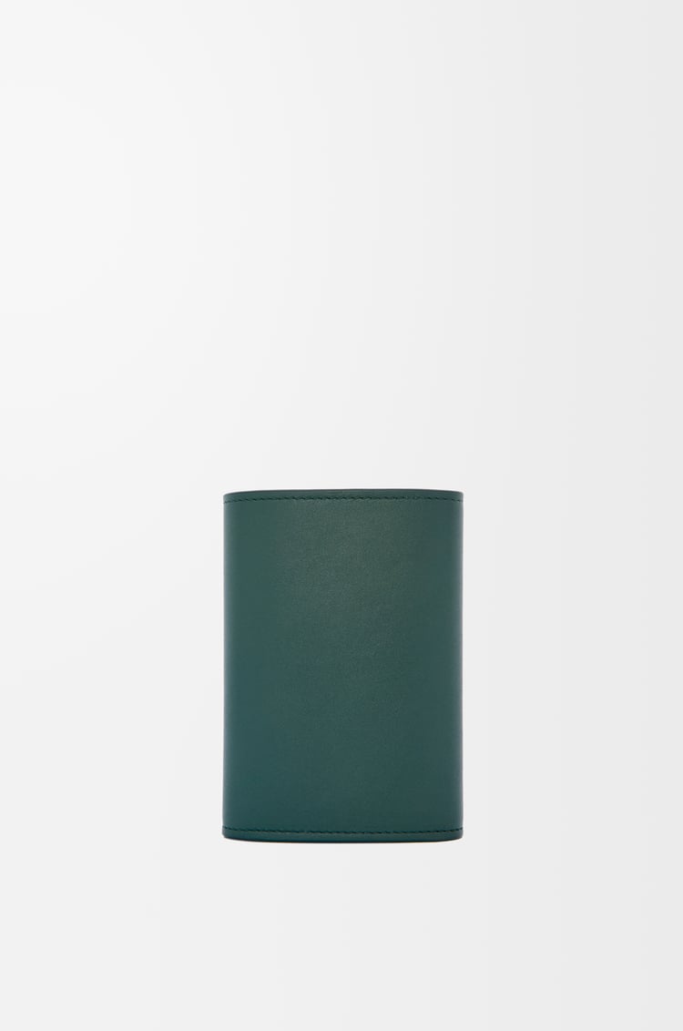 LOEWE Cartera vertical pequeña Pebble en piel napa de ternera Bosque Profundo